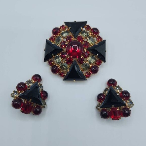 Juliana D & E Round Embellished Brooch & Triangle Clip-on Earrings Set Red - Picture 1 of 13